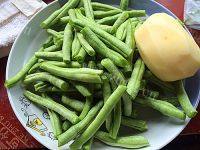 美美厨房之排骨炖豆角做法图解1)