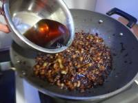 美味的香菇卤肉饭做法图解9)
