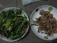 家常菜芹菜鱿鱼丝做法图解1)
