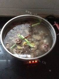 美味的香菇母鸡汤做法图解5)