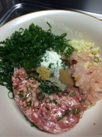 家常包菜肉饺子做法图解2)