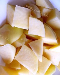 色香味俱全的排骨炖玉米做法图解3)