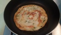 美味的葱香手抓饼做法图解13)