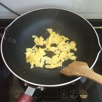 独特的酱油炒饭做法图解4)