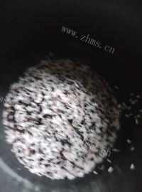 色香味俱全的黑米粥做法图解2)