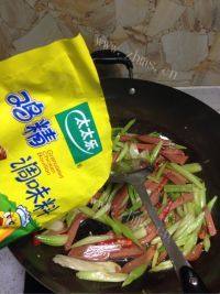 西芹炒火腿做法图解7)