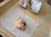 美味的玉米冬菇鲜肉云吞做法图解3)