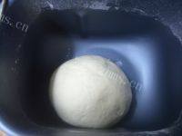 豆沙花朵面包做法图解3)