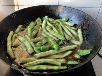 常吃不腻的土豆炖豆角做法图解7)