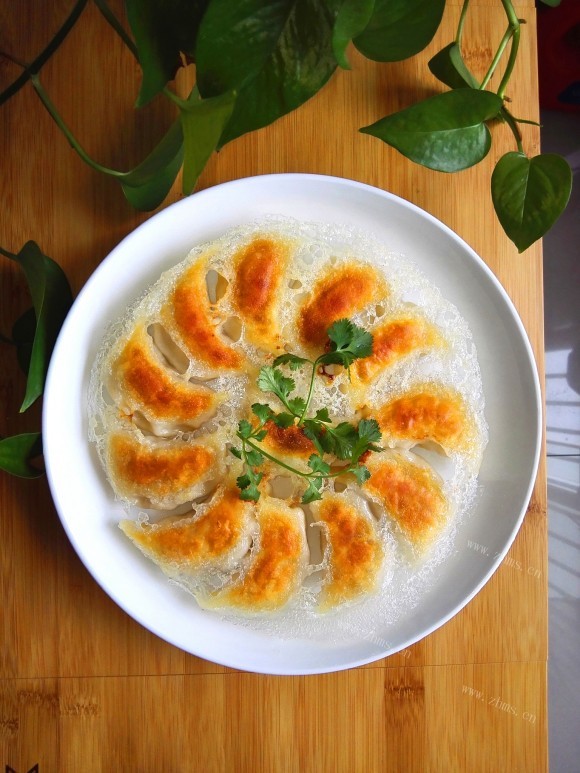 诱人的冰花煎饺
