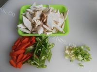 家常菜蚝油鸡腿菇做法图解2)