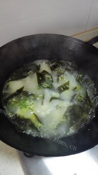 美味营养的冬瓜海带汤做法图解4)
