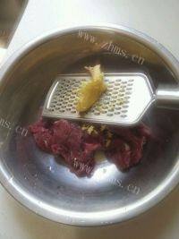 美味的酸笋牛肉做法图解1)