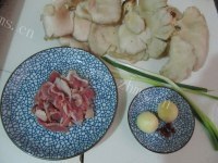 独特的平菇炒肉做法图解1)