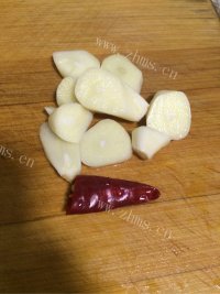 家常菜丝瓜炒肉做法图解3)