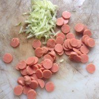 美味的奶香鸡蛋饼做法图解2)