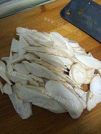 营养丰富的杏鲍菇炒肉做法图解1)