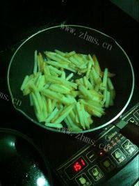 香鲜至极的干煸土豆条做法图解4)