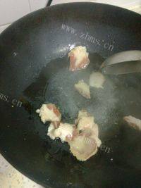 十分诱人的白菜炒肉做法图解4)