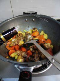 食欲满满的胡萝卜焖羊肉做法图解14)