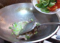 家常菜青红椒炒肉做法图解7)