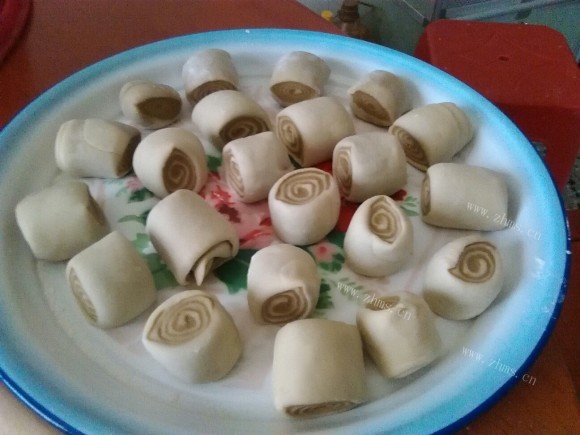 珍馐美味的双色馒头