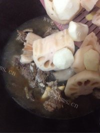 美味的莲藕焖羊肉做法图解10)