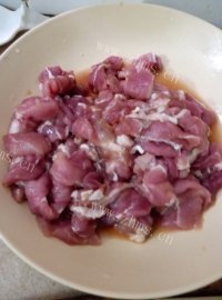 家常菜番茄炒猪肉做法图解1)