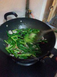 自己做的蒜薹炒肉做法图解8)