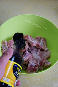 家常菜荷叶蒸排骨做法图解3)