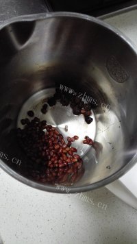 美味的红豆桂圆豆浆做法图解2)
