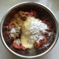 美味的牛肉饼做法图解3)