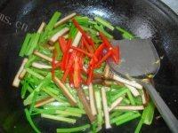 香醇的芹菜炒豆干做法图解6)