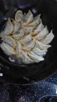 脆嫩可口的自制饺子做法图解7)