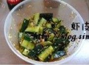 诱人的虾皮拌黄瓜