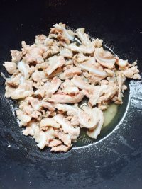 美味的辣炒脆骨做法图解4)
