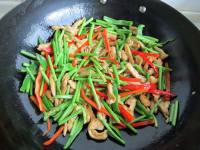 家常菜蒜薹炒鸡肉
