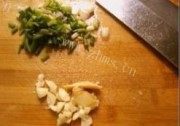 美味的金针冬菇焖肉丝做法图解3)