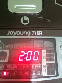 色味俱佳的薏米红豆粥做法图解6)