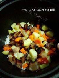 土豆腊肉焖饭做法图解9)