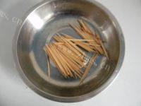 绿色食物牙签肉做法图解6)