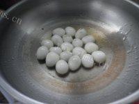 很有食欲的鹌鹑蛋烧肉做法图解2)