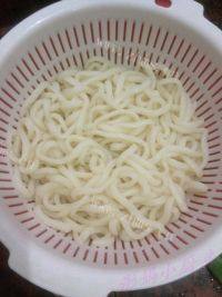 自己做的牛肉炒乌冬面做法图解2)