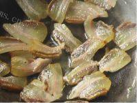 家庭版芹菜炒腊肉做法图解6)