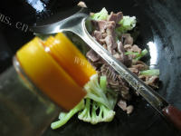秀色可餐的韭菜鸡胗炒花菜做法图解3)