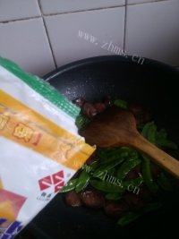 「DIY美食」荷兰豆炒腊肠做法图解5)