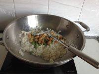 美味的虾仁豆腐羹做法图解5)