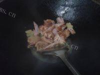 简单易做的土豆焖鸡翅做法图解3)