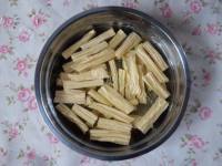 美味的腐竹拌鸡丝做法图解3)