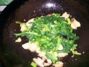 美味的菠菜炖粉皮做法图解8)